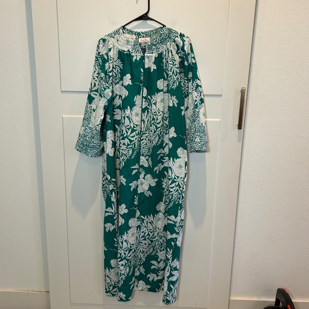 Smart Time Vintage Green Floral Print Smocked Neck Zip‎ Front Robe Maxi Dress